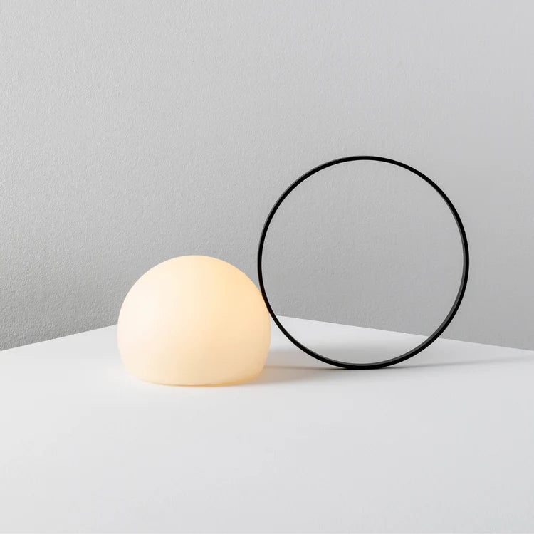 Lampe baladeuse Circ - Estiluz-Noir-Petite poignée en métal-The Woods Gallery