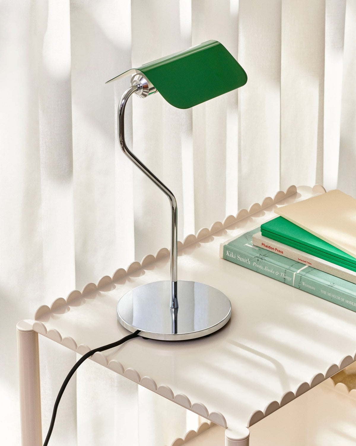 Lampe de bureau Apex - Hay-Vert émeraude-The Woods Gallery