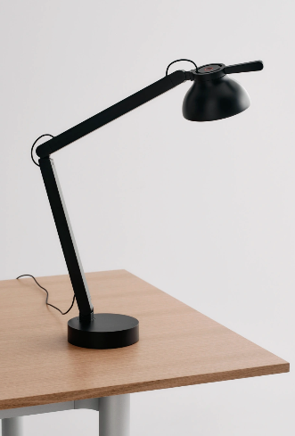Lampe de bureau PC de Pierre Charpin - Hay-The Woods Gallery