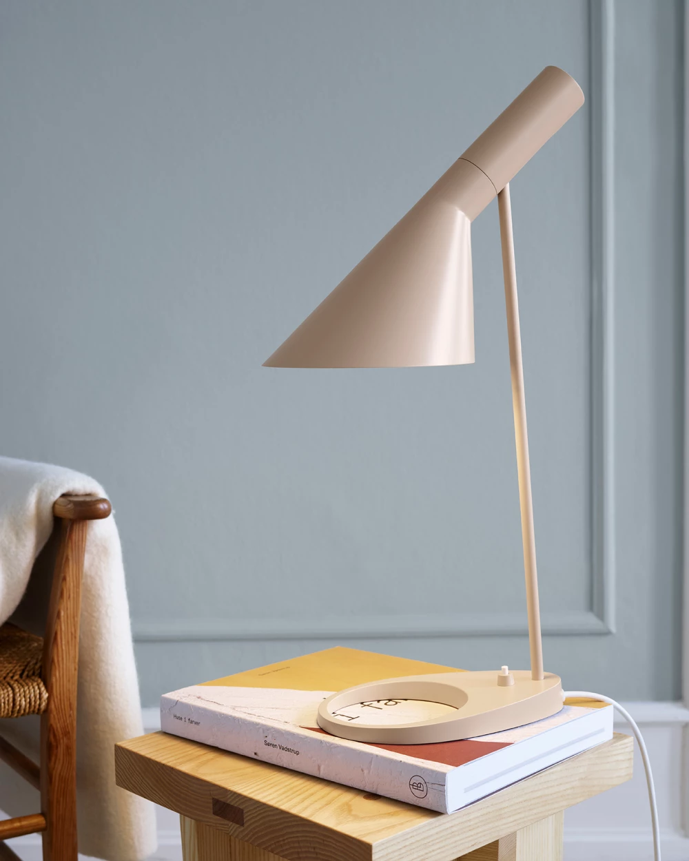 Lampe de table AJ - Louis Poulsen-Acier inoxydable poli-The Woods Gallery