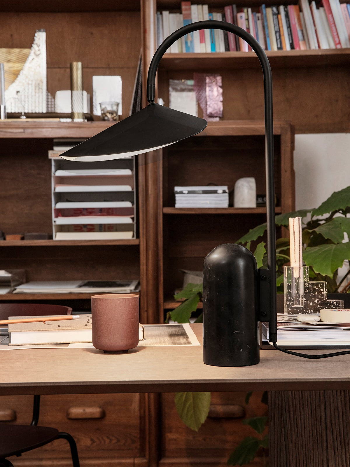 Lampe de table Arum - Ferm Living-Cachemire-The Woods Gallery