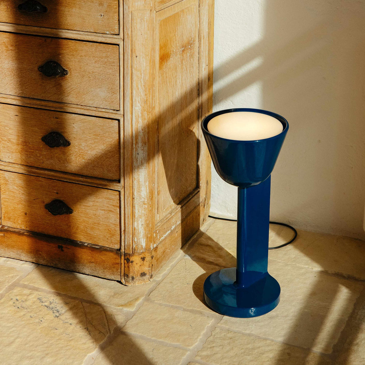 Lampe de table Céramique Up de Ronan Bouroullec - Flos-Bleu navy-The Woods Gallery