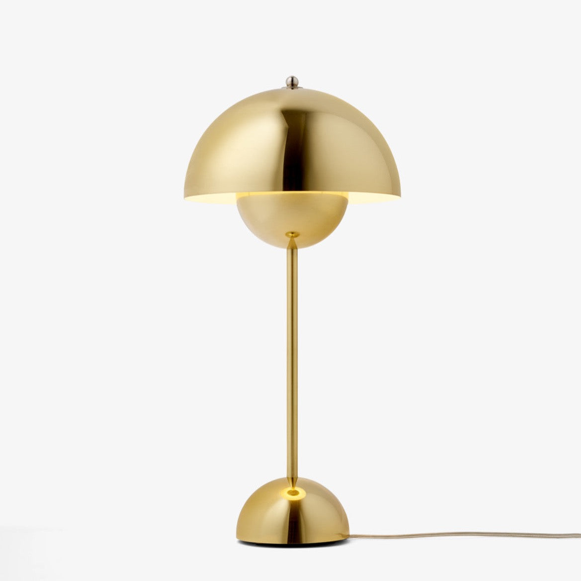 Lampe de table Flowerpot VP3 de Verner Panton - &amp;Tradition-Laiton-The Woods Gallery