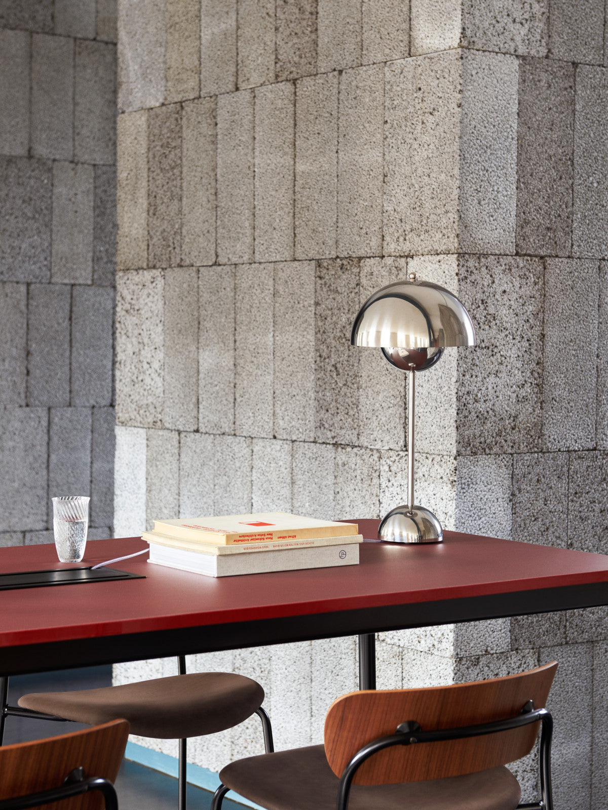 Lampe de table Flowerpot VP3 de Verner Panton - &amp;Tradition-Rose acidulé-The Woods Gallery