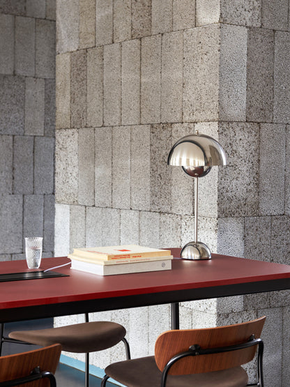 Lampe de table Flowerpot VP3 de Verner Panton - &amp;Tradition-Rose acidulé-The Woods Gallery