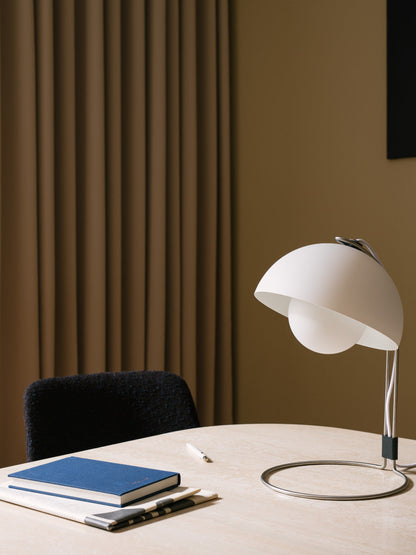Lampe de table Flowerpot VP4 de Verner Panton - &amp;Tradition-Chromé-The Woods Gallery