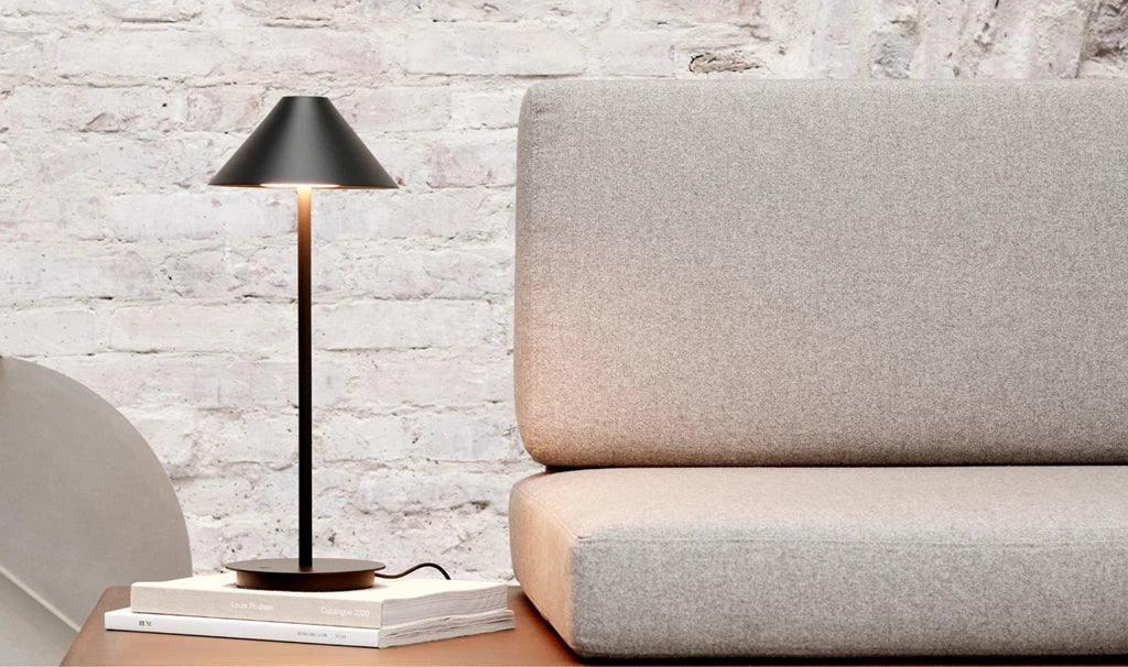 Lampe de table Keglen - Louis Poulsen-Noir-Pied-The Woods Gallery