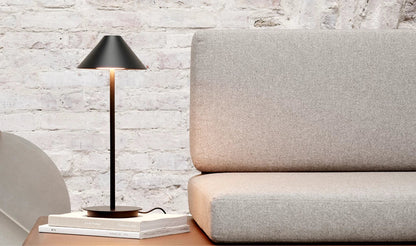 Lampe de table Keglen - Louis Poulsen-Noir-Pied-The Woods Gallery