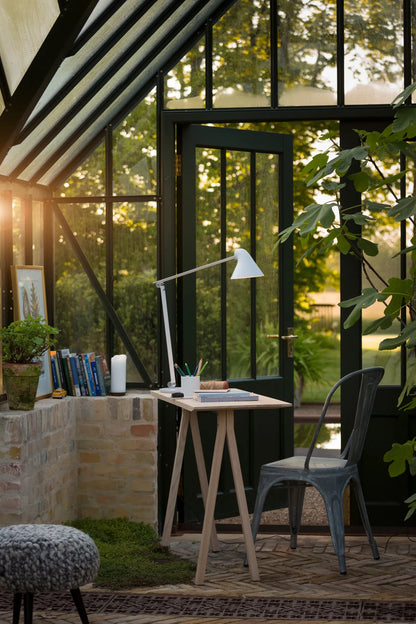 Lampe de table NJP - Louis Poulsen-Gris aluminium clair-LED 2700K 10W-Pied-The Woods Gallery