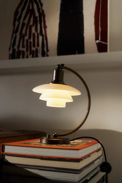 Lampe de table PH 2/2 Luna Poul Henningsen - Louis Poulsen-Laiton patiné et verre opalin-The Woods Gallery