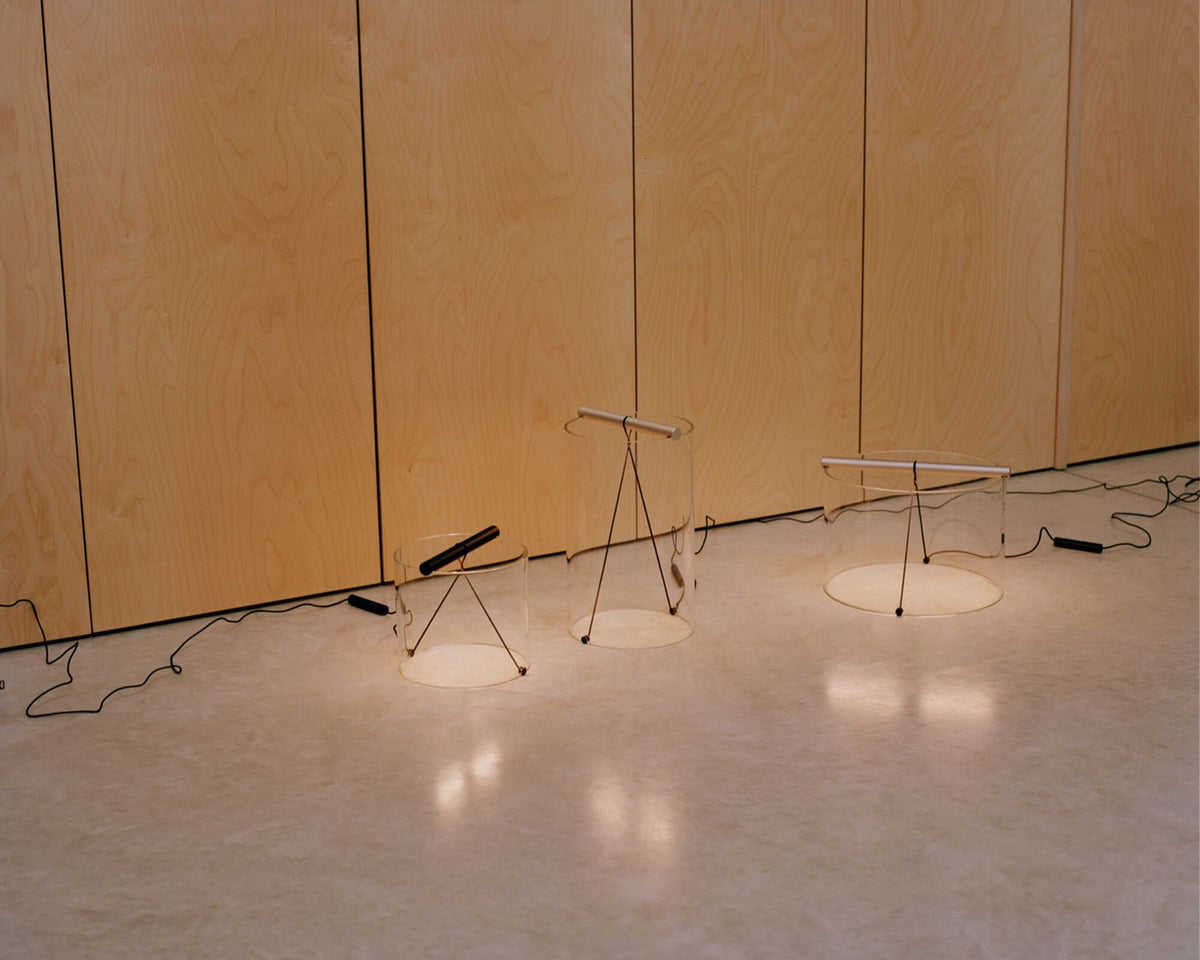 Lampe de table To-Tie de Guglielmo Poletti - Flos-T1, 21 × 21 × H 19 cm-The Woods Gallery