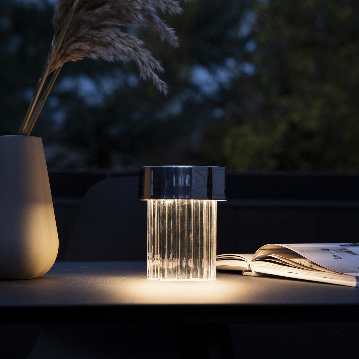 Lampe portable Last Order Fluted de Michael Anastassiades - Flos-Cuivre satiné-The Woods Gallery