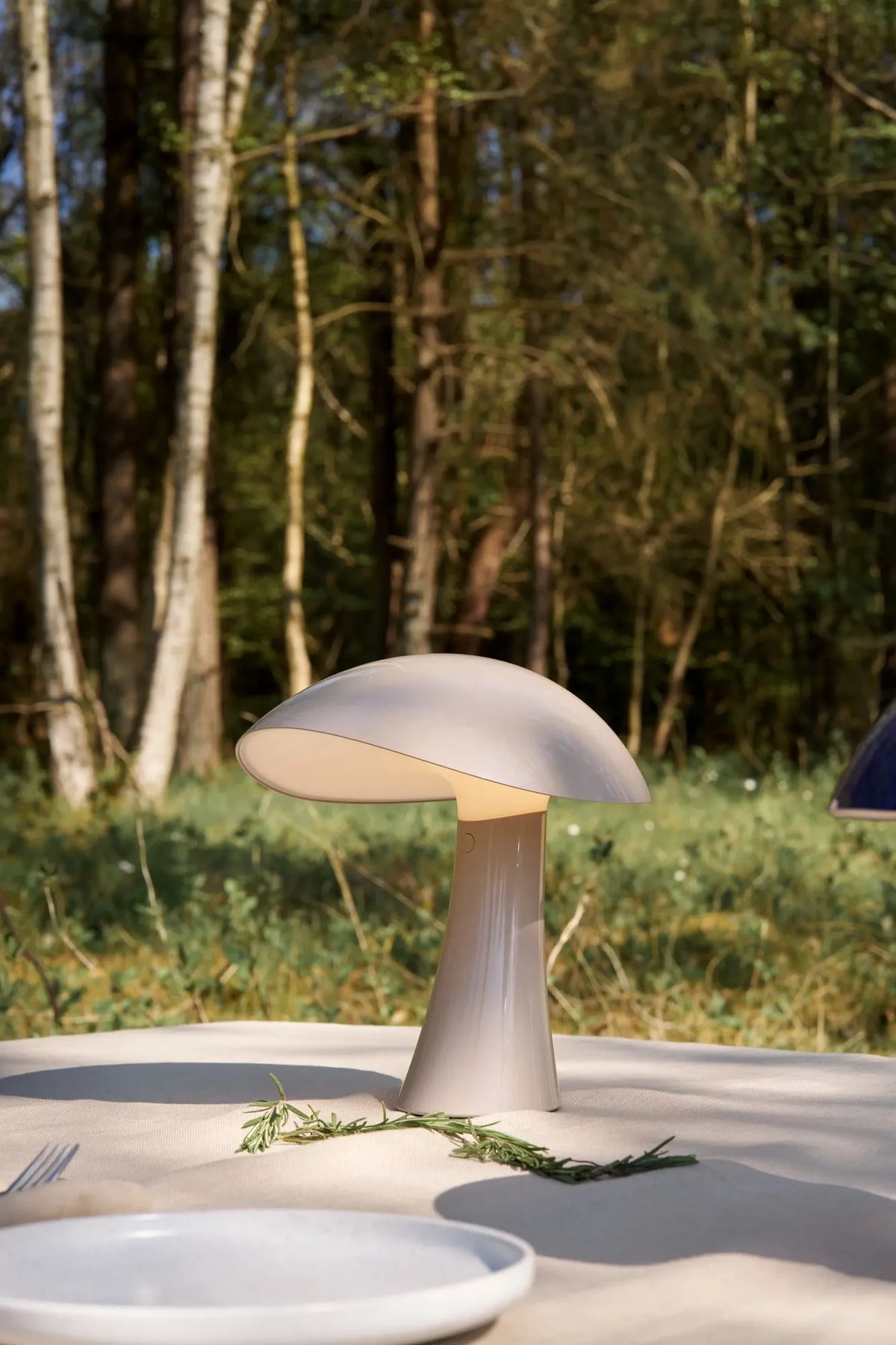 Lampe portable Rumee 220 - Louis Poulsen-Bleu nuit-The Woods Gallery