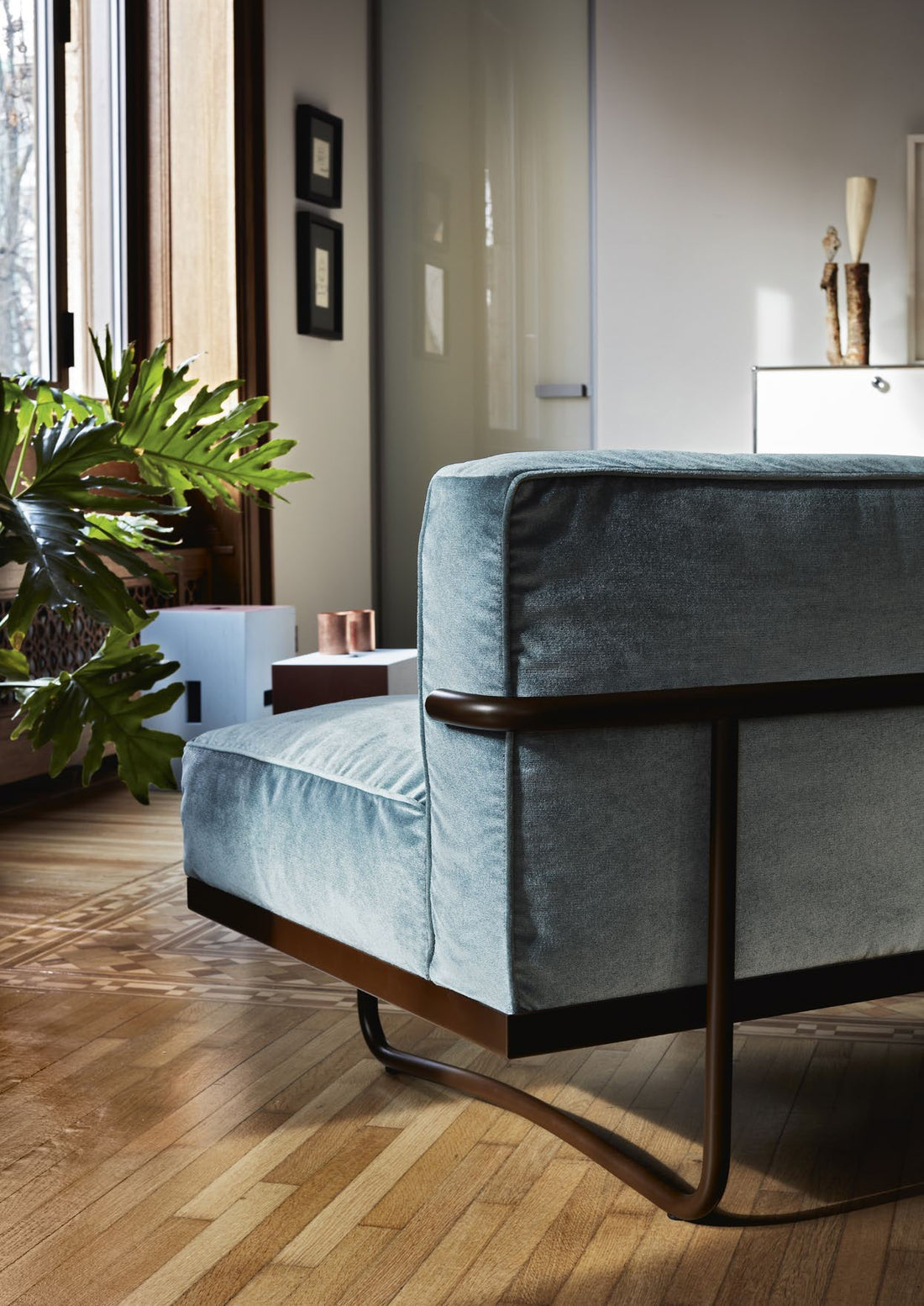Canapé 5 Appartement Le Corbusier (LC5) - Cassina-ambiance catalogue Cassina 2026-The Woods Gallery