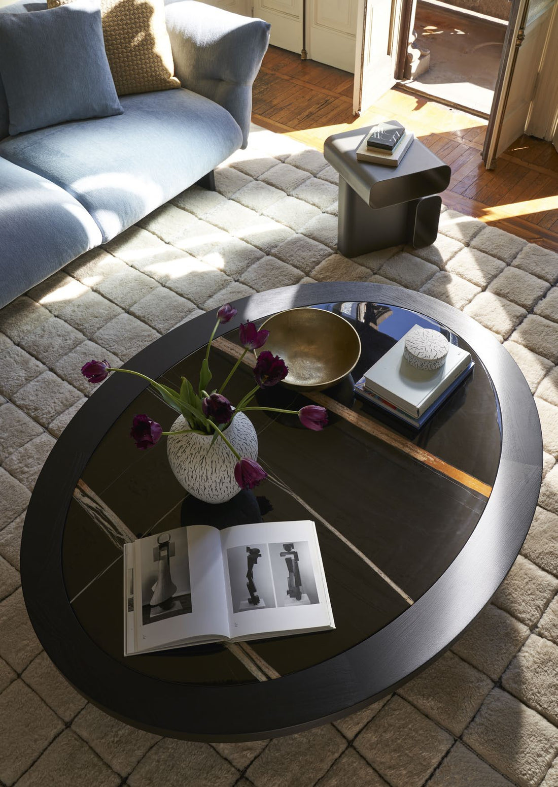 Table basse 544 Monta de Charlotte Perriand - Cassina-ambiance catalogue Cassina 2026-The Woods Gallery
