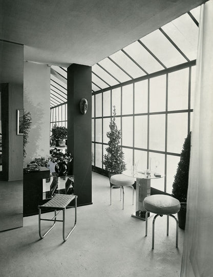 Tabouret 9 (LC9) en cuir de Charlotte Perriand - Cassina-ambiance catalogue Cassina 2026-The Woods Gallery