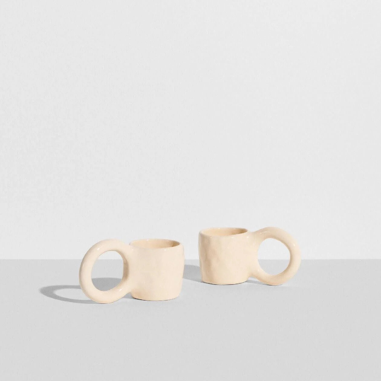 Lot de 2 Tasses à café Donut de Pia Chevalier - Petite Friture-Beige Vanille-The Woods Gallery