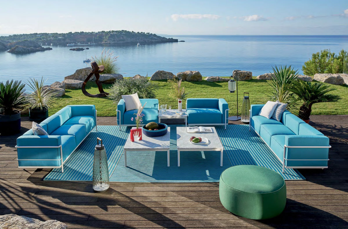 Table basse 10 en tube (LC10), Outdoor - Cassina-ambiance catalogue Cassina 2026-The Woods Gallery