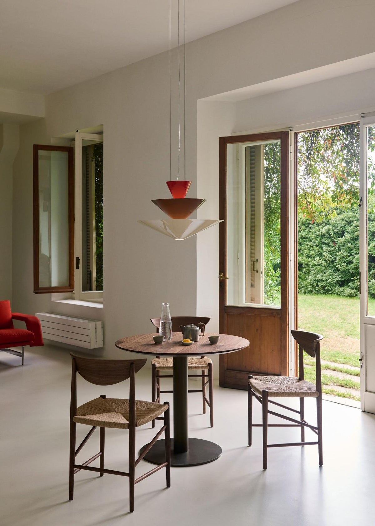Lustre Gio LN14 de Luca Nichetto - &amp;Tradition-Vert signal, bleu profond &amp; blanc écru-The Woods Gallery