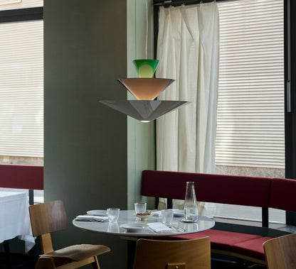 Lustre Gio LN14 de Luca Nichetto - &amp;Tradition-Vert signal, bleu profond &amp; blanc écru-The Woods Gallery