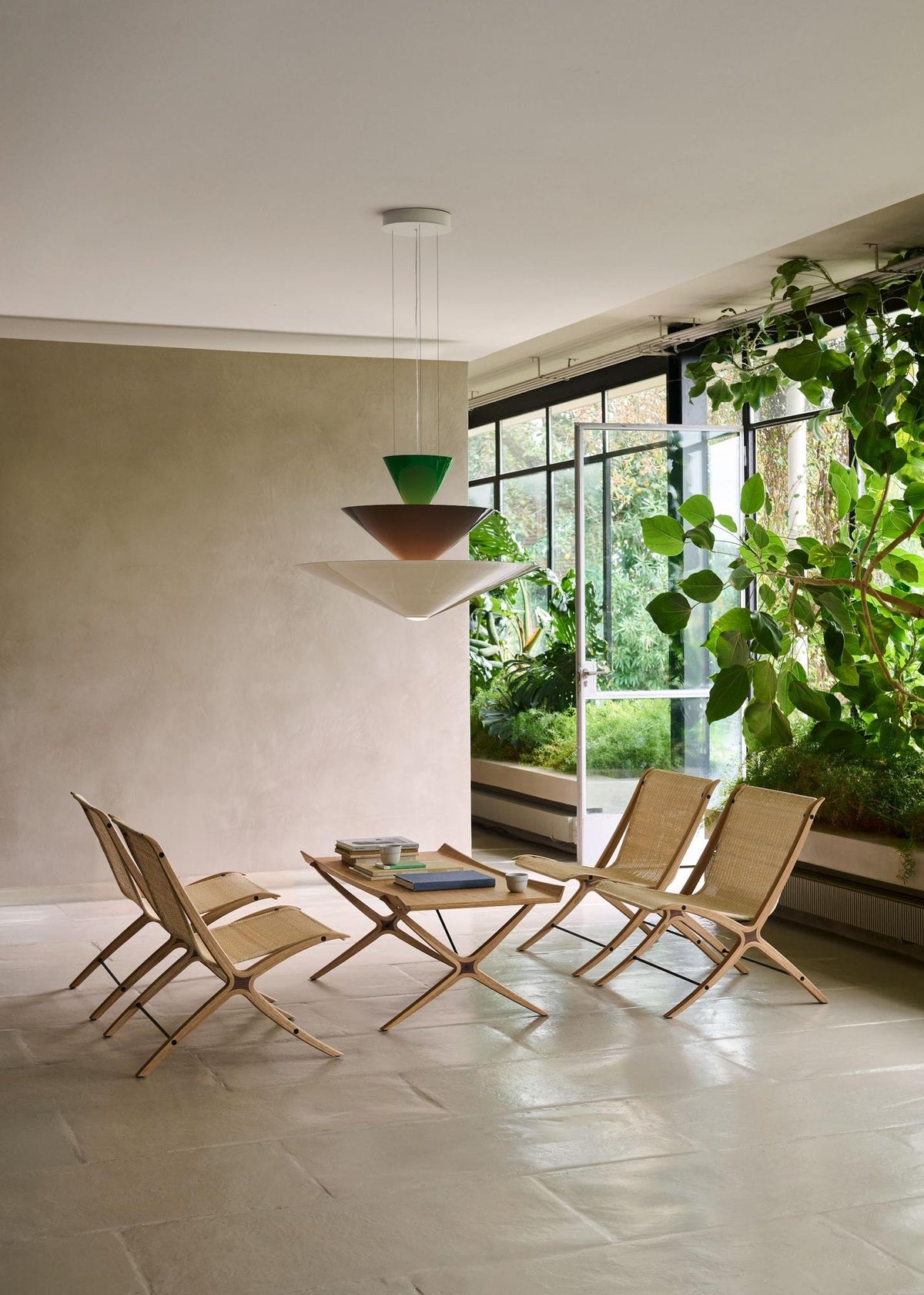 Lustre Gio LN15 de Luca Nichetto - &amp;Tradition-Vert signal, bleu profond &amp; blanc écru-The Woods Gallery