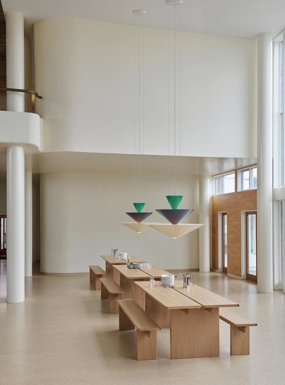 Lustre Gio LN15 de Luca Nichetto - &amp;Tradition-Vert signal, bleu profond &amp; blanc écru-The Woods Gallery