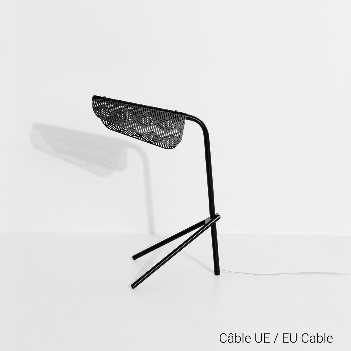 Mediterranea Lampe à poser de Noé Duchaufour-Lawrance - Petite Friture-détail du laiton-The Woods Gallery