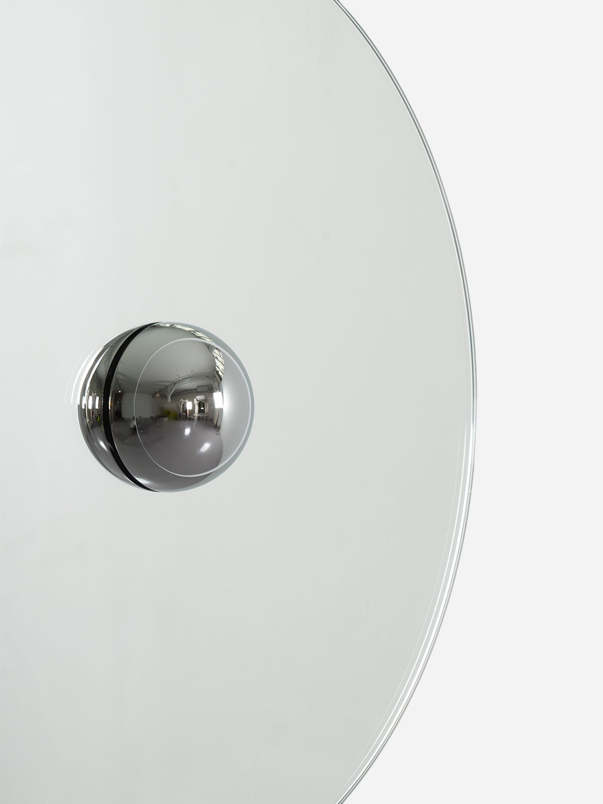Miroir Sphera Disc de Jean-Baptiste Fastrez - Moustache-The Woods Gallery
