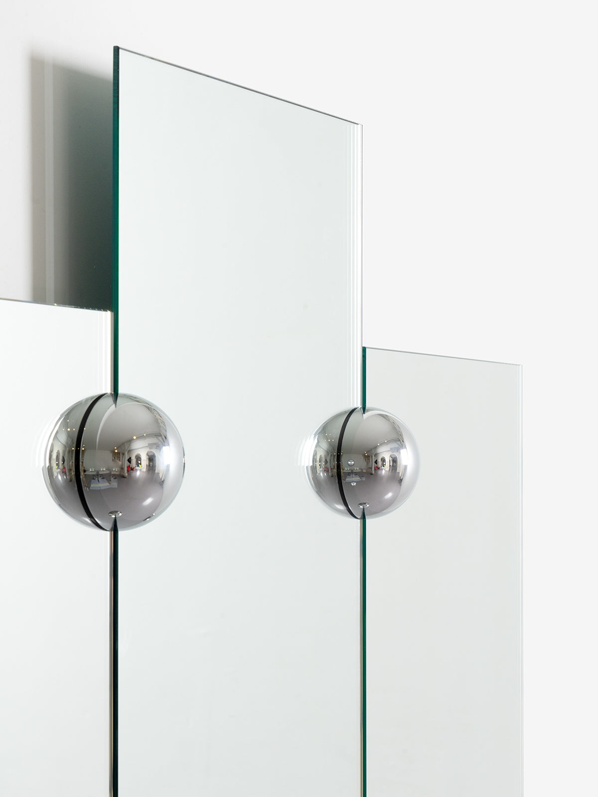 Miroir Sphera Triptych de Jean-Baptiste Fastrez - Moustache-The Woods Gallery