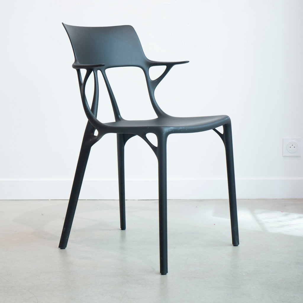 Modèles d'exposition de la chaise A.I de Philippe Starck - Kartell-Gris-The Woods Gallery