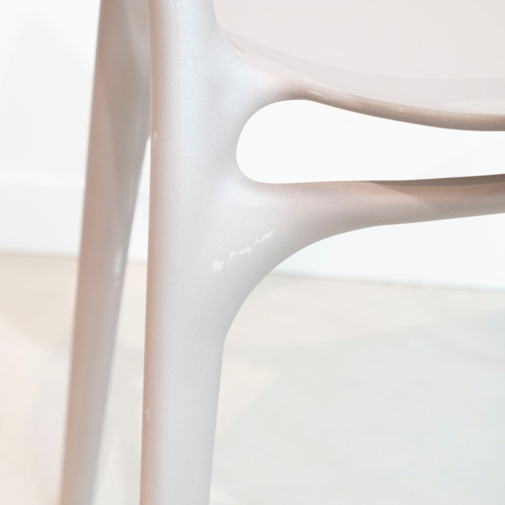 Modèles d'exposition de la chaise A.I de Philippe Starck - Kartell-Vert-The Woods Gallery
