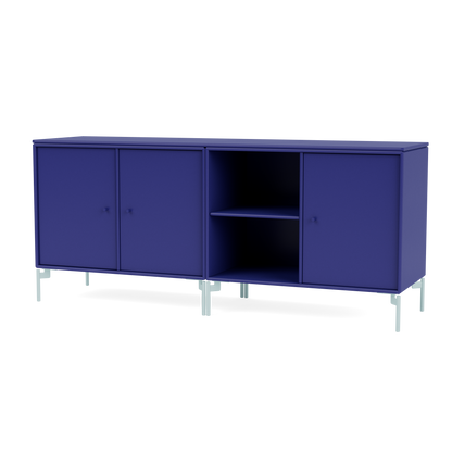 Module de Rangement Save par Peter J. Lassen, laque 135 Monarch, sur pieds 148 Flint, packshot Montana