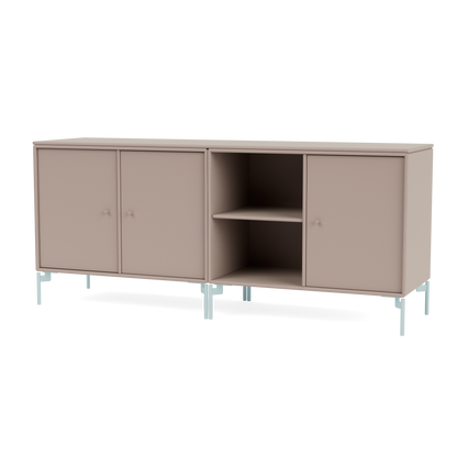 Module de Rangement Save par Peter J. Lassen, laque 137 Mushroom, sur pieds 148 Flint, packshot Montana