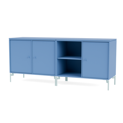 Module de Rangement Save par Peter J. Lassen, laque 154 Azure, sur pieds 148 Flint, packshot Montana