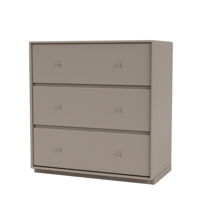 Commode Carry Quick Ship, laque 141 Truffle, sur socle de 3 cm, packshot Montana