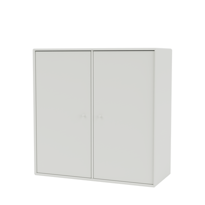 Meuble de rangement Cover Montana, laque 09 Nordic, suspendu au rail mural, vue de trois quarts sur fond blanc