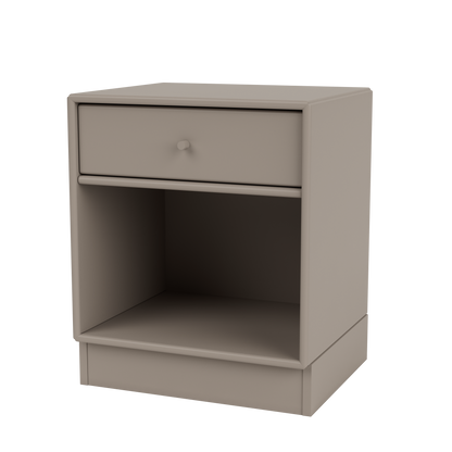 Table de chevet Dream Quick Ship, laque 141 Truffle, sur socle de 7 cm, packshot Montana