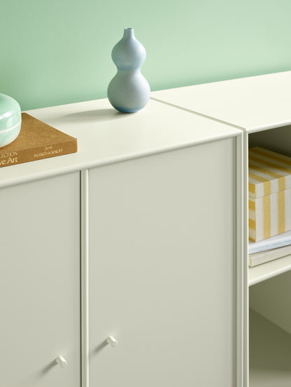 Mise en scène Montana avec buffet Pair, laques Vanilla