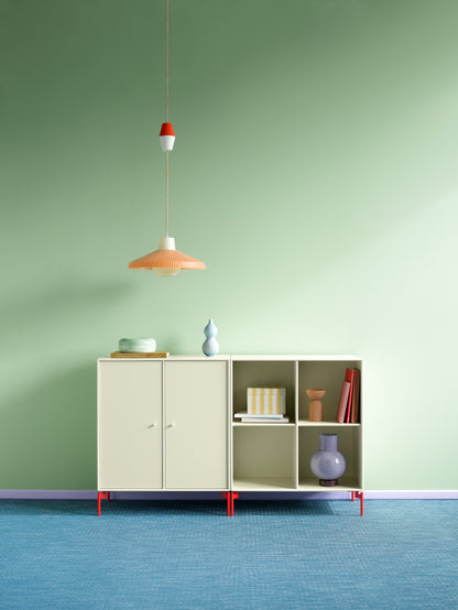 Mise en scène Montana avec buffet Pair, laques Vanilla, Rosehip