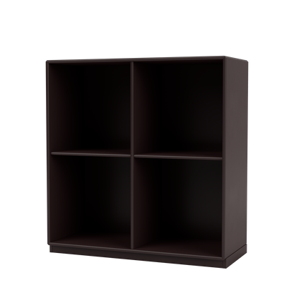 Module de Rangement Show par Peter J. Lassen, laque 160 Balsamic, sur socle de 3 cm, packshot Montana
