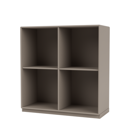 Module de Rangement Show par Peter J. Lassen, laque 141 Truffle, sur socle de 3 cm, packshot Montana