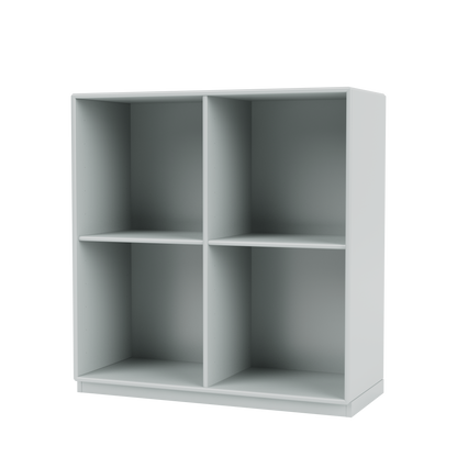 Module de Rangement Show par Peter J. Lassen, laque 156 Oyster, sur socle de 3 cm, packshot Montana