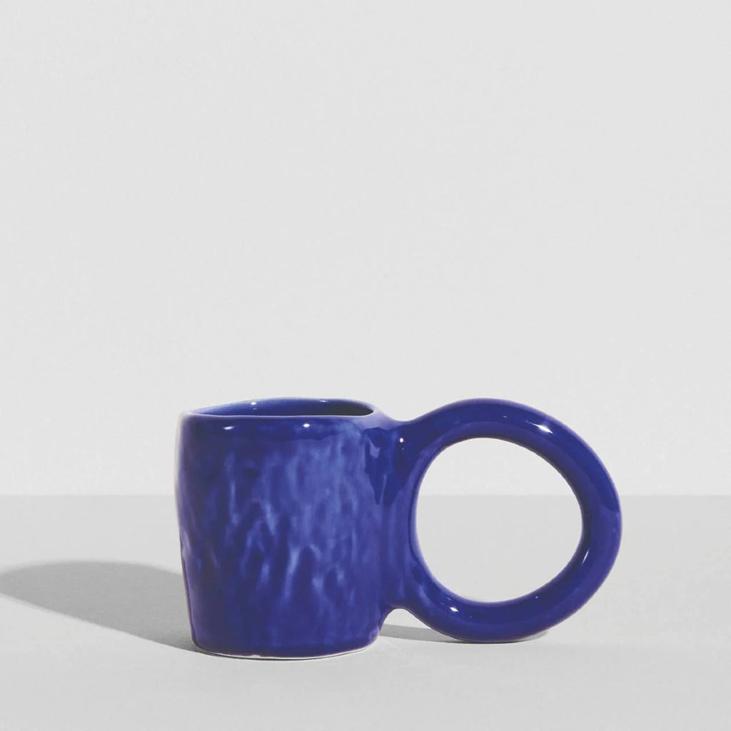 Mug Donut M de Pia Chevalier - Petite Friture-Bleu-The Woods Gallery