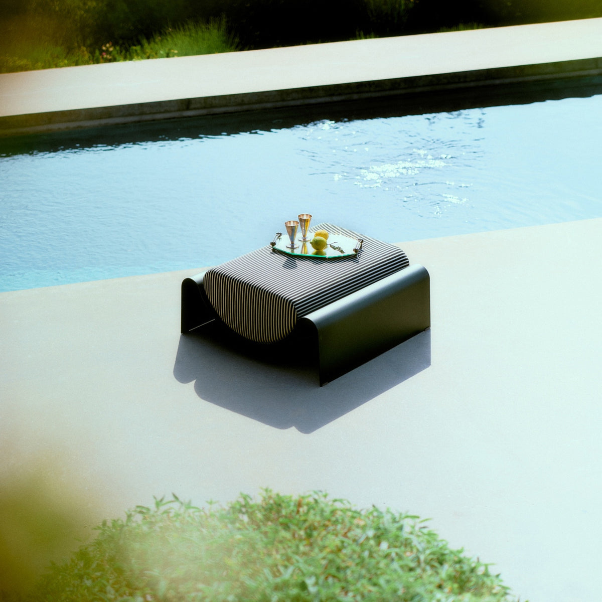 Ottoman Eclipse de Garnier &amp; Pingree - Petite Friture-au bord de la piscine-The Woods Gallery