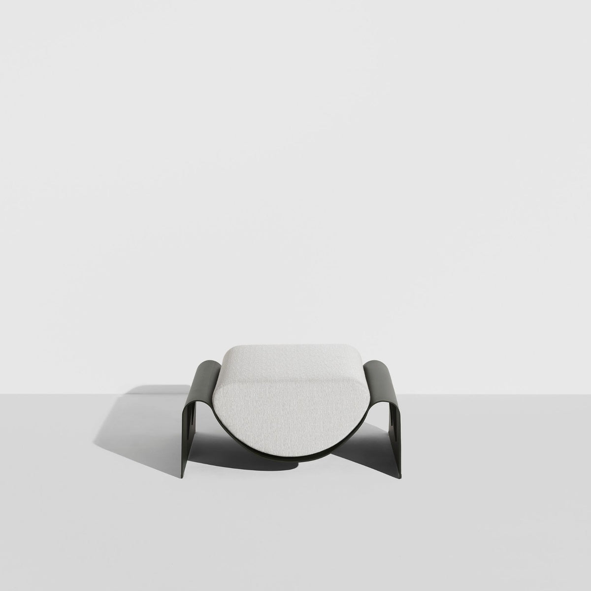 Ottoman Eclipse de Garnier &amp; Pingree - Petite Friture-détail-The Woods Gallery