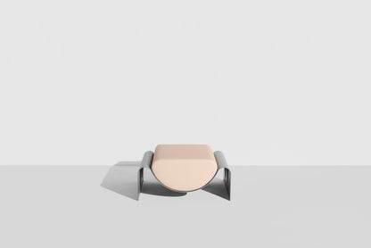 Ottoman Eclipse de Garnier &amp; Pingree - Petite Friture-structure Gris pierre, coussin Haku, vue de face-The Woods Gallery