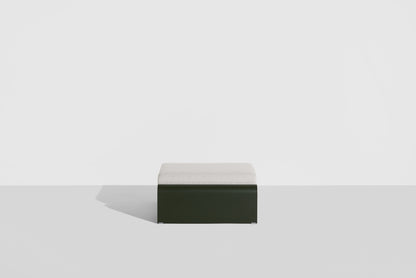 Ottoman Eclipse de Garnier &amp; Pingree - Petite Friture-structure Vert bouteille, coussin Beda, vue de profil-The Woods Gallery