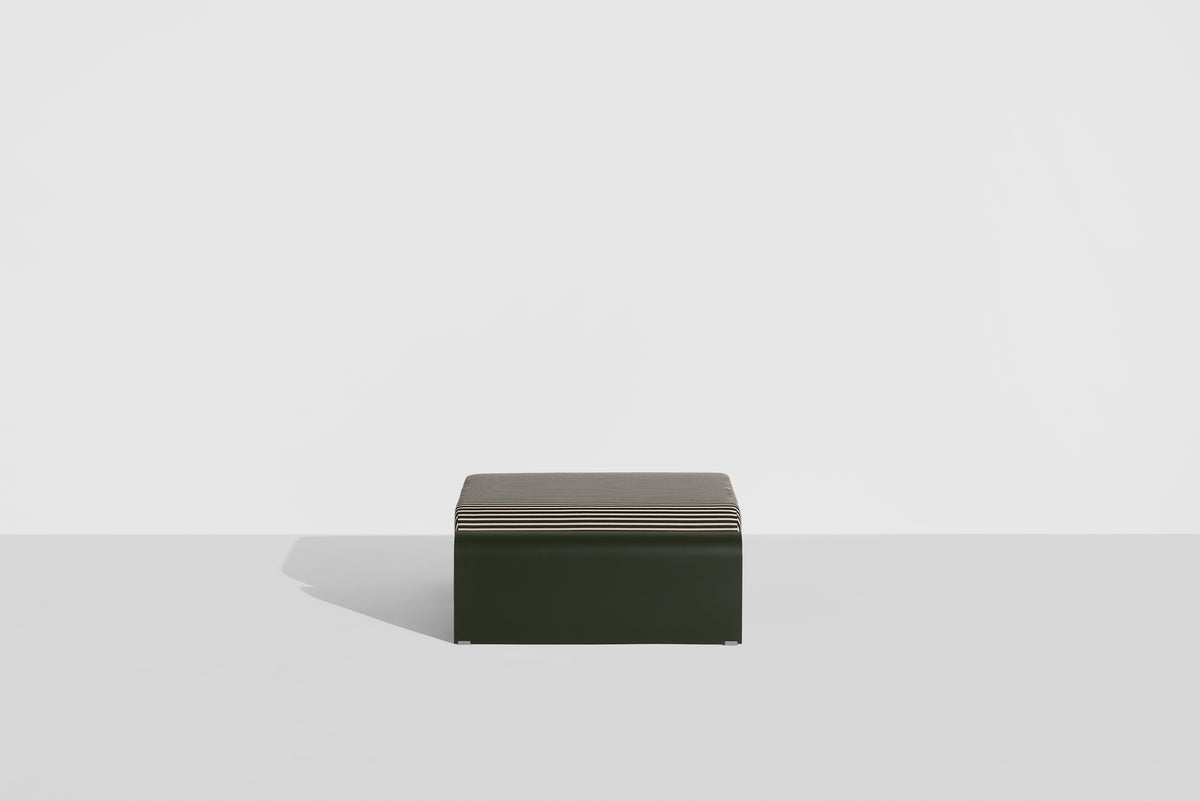 Ottoman Eclipse de Garnier &amp; Pingree - Petite Friture-structure Vert bouteille, coussin Strange Loves, vue de profil-The Woods Gallery