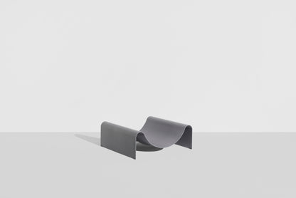Ottoman Eclipse de Garnier &amp; Pingree - Petite Friture-structure seule Gris pierre, vue trois quarts-The Woods Gallery