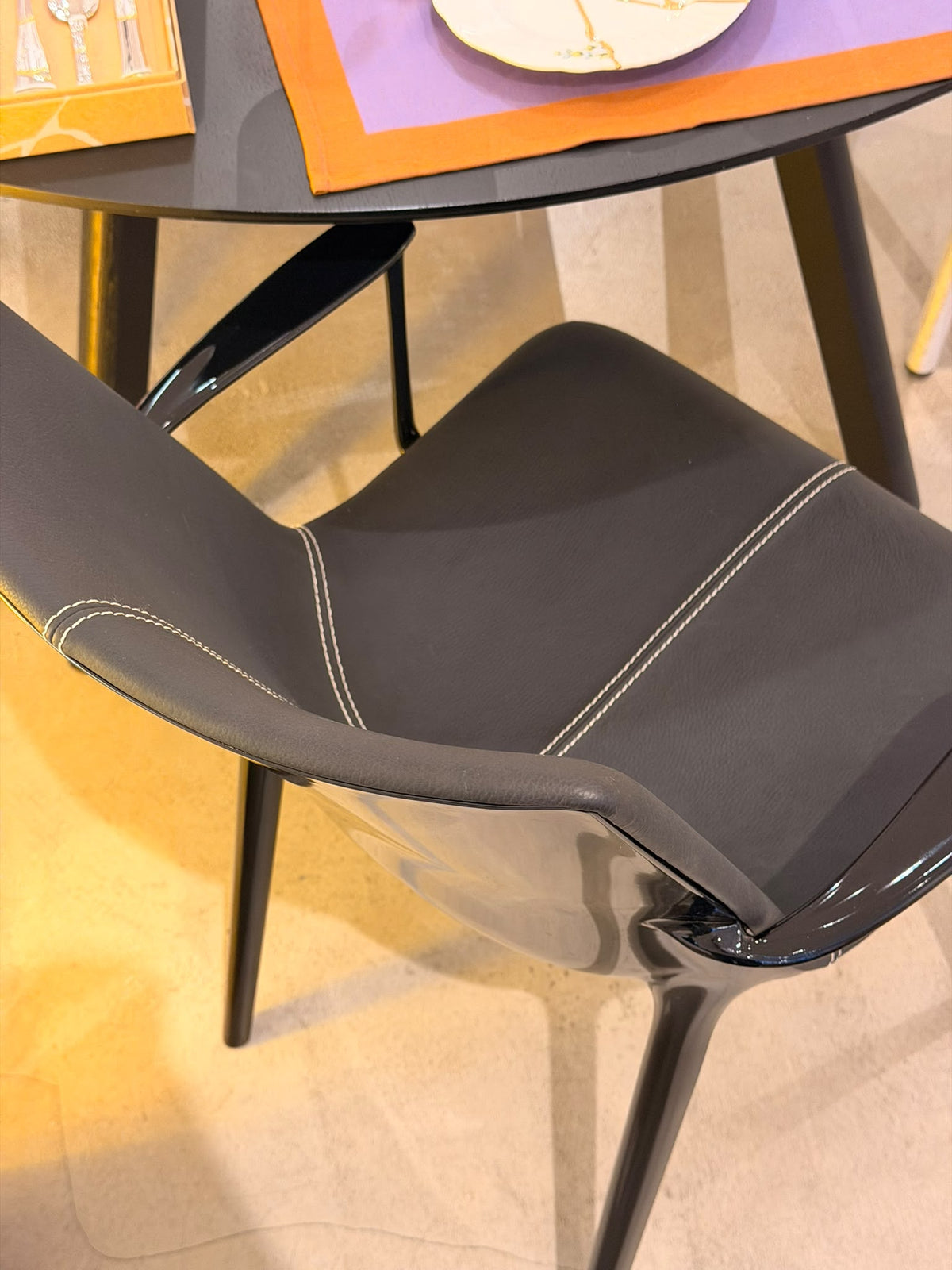 Chaise H.H.H Cuir noir de Philippe Starck - Kartell - 1 modèle d&